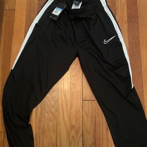NWT Women’s Nike Soccer warm up pants